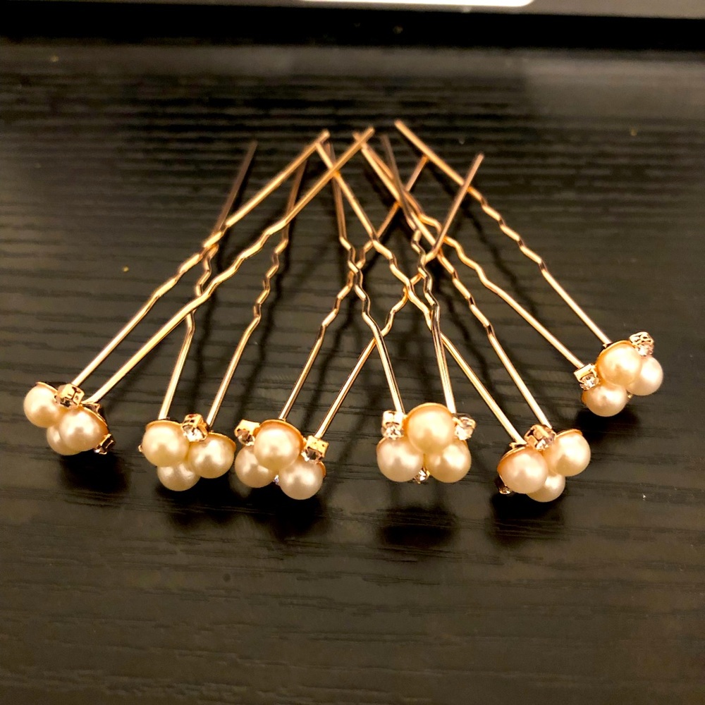 NWT 💎 Rose gold pearl and rhinestone hair pins 💎